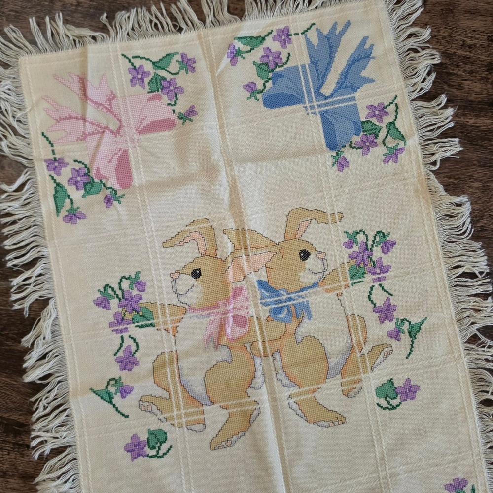VINTAGE‎ Bunny Rabbit Baby Bed  blanket Cream Cross Stitch Easter Fringe Nursery
